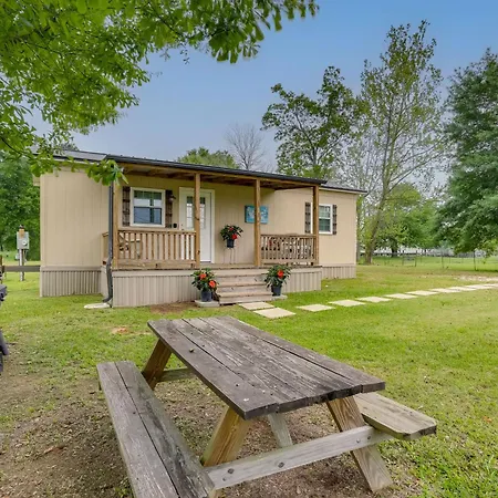 Modern Winnie Cottage With Grill On Half Acre!